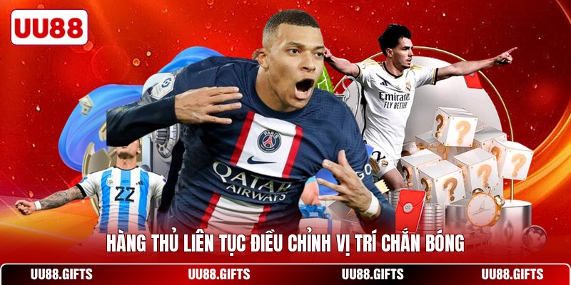 Hàng thủ liên tục điều chỉnh vị trí chắn bóng